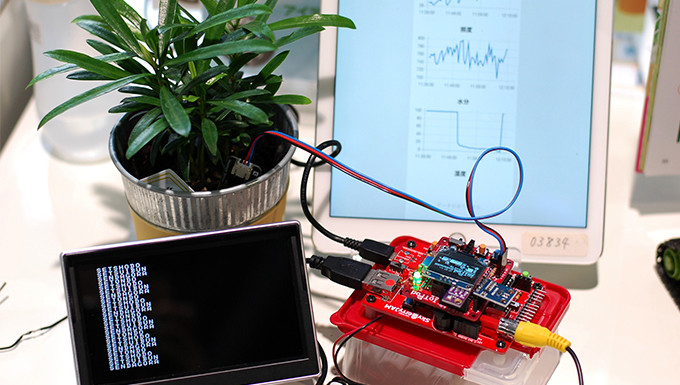 子ども向けプログラミング教育に対する熱い思いでつながった異色のコラボ　IoTとプログラミングを同時に学べる子ども向け学習教材　「IoTできれいな花を咲かせよう！」